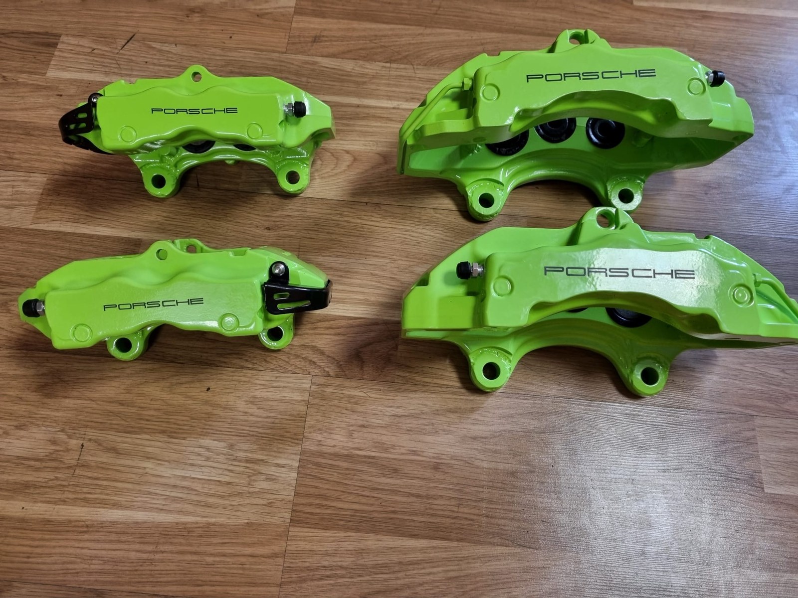 Porsche suporti skābi zaļā pulverkrāsā